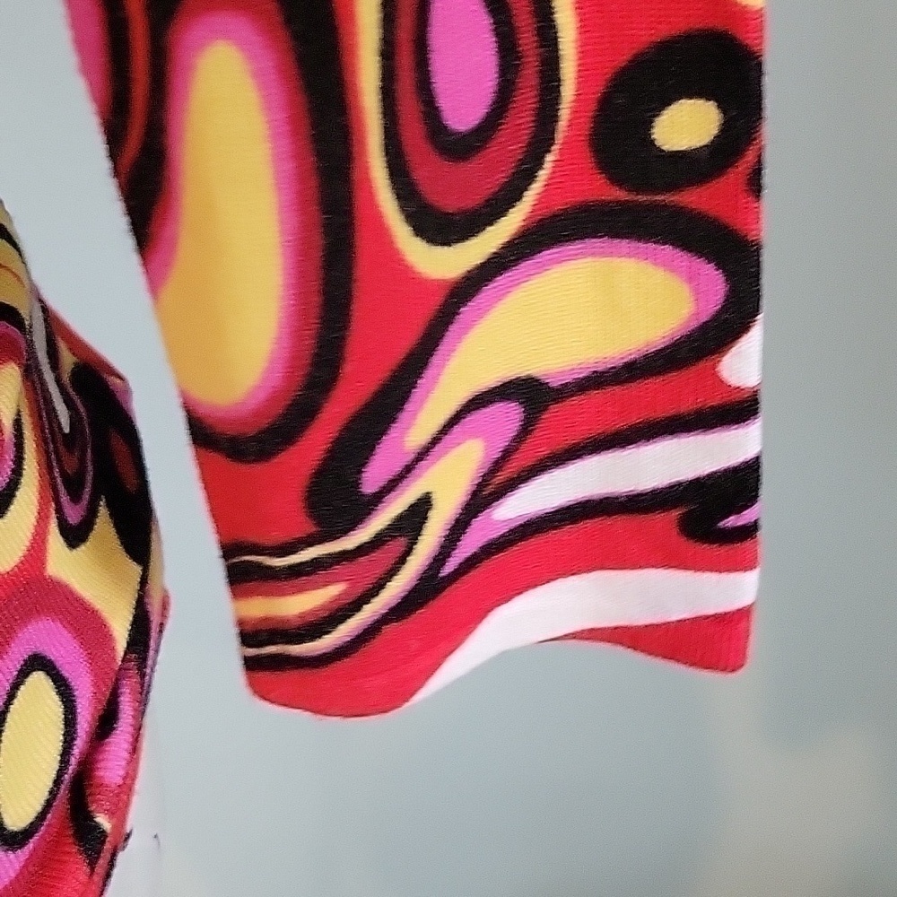 Alison SHERI red 70's psycadelic looking pattern. Size is Small - Picture 5 of 9